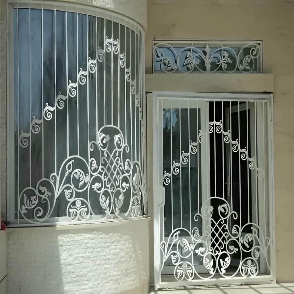 مدل هندسی حفاظ پنجره آپارتمان برای نمای مدرن