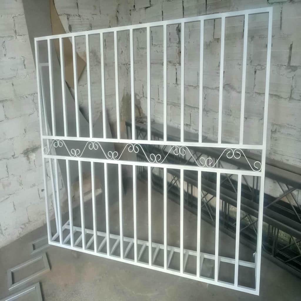 حفاظ پنجره مدرن شبکه هندسی مربعی برای پروژه نمای منظم