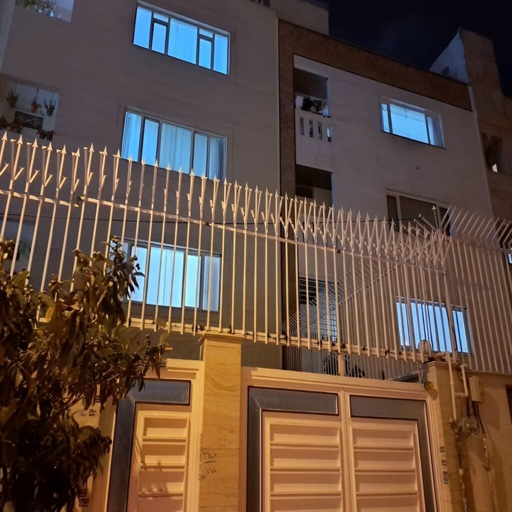 قیمت حفاظ دیوار کلاسیک سرنیزه بر اساس شرایط اجرا