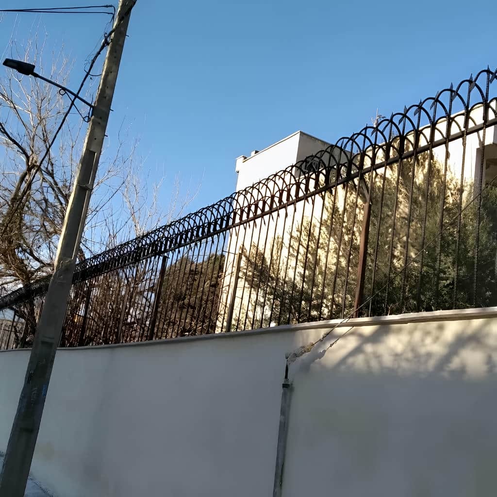 تولید حفاظ سرنیزه ای دیوار حیاط مدل کلاسیک