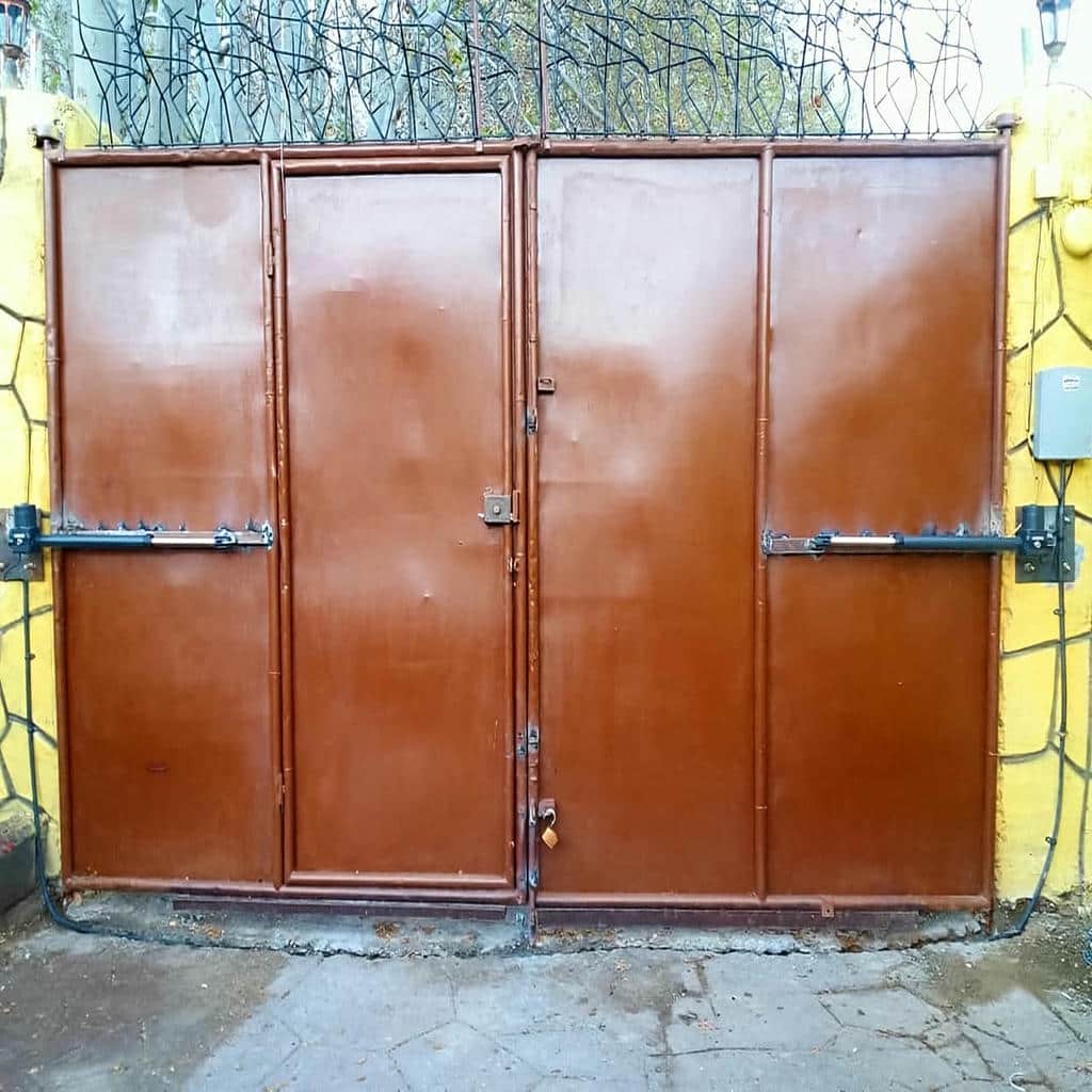قیمت درب پارکینگ جک دار بازویی بر اساس تجهیزات پروژه