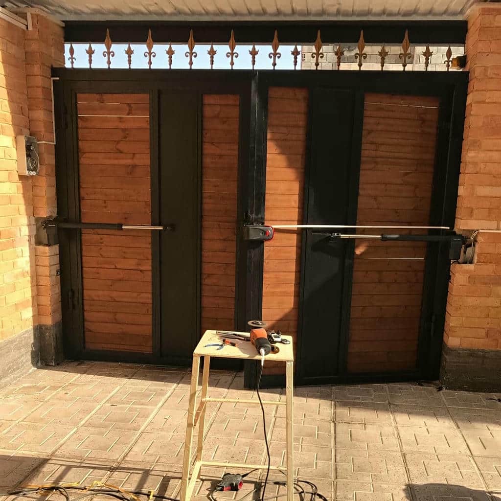 درب برقی پارکینگ ریلی با دنده شانهای فولادی
