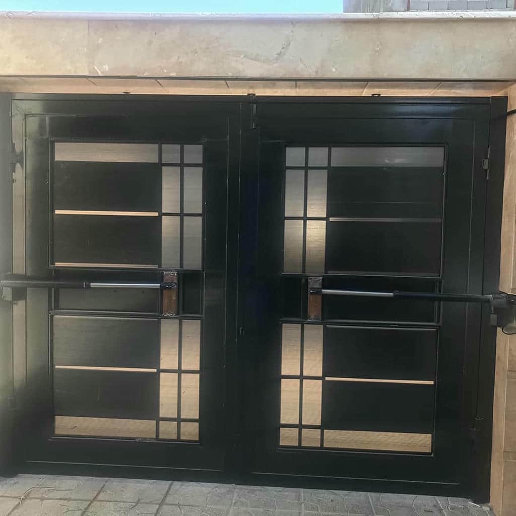 اجرای جک پارکینگی کم تردد ویلایی روی درب سبک