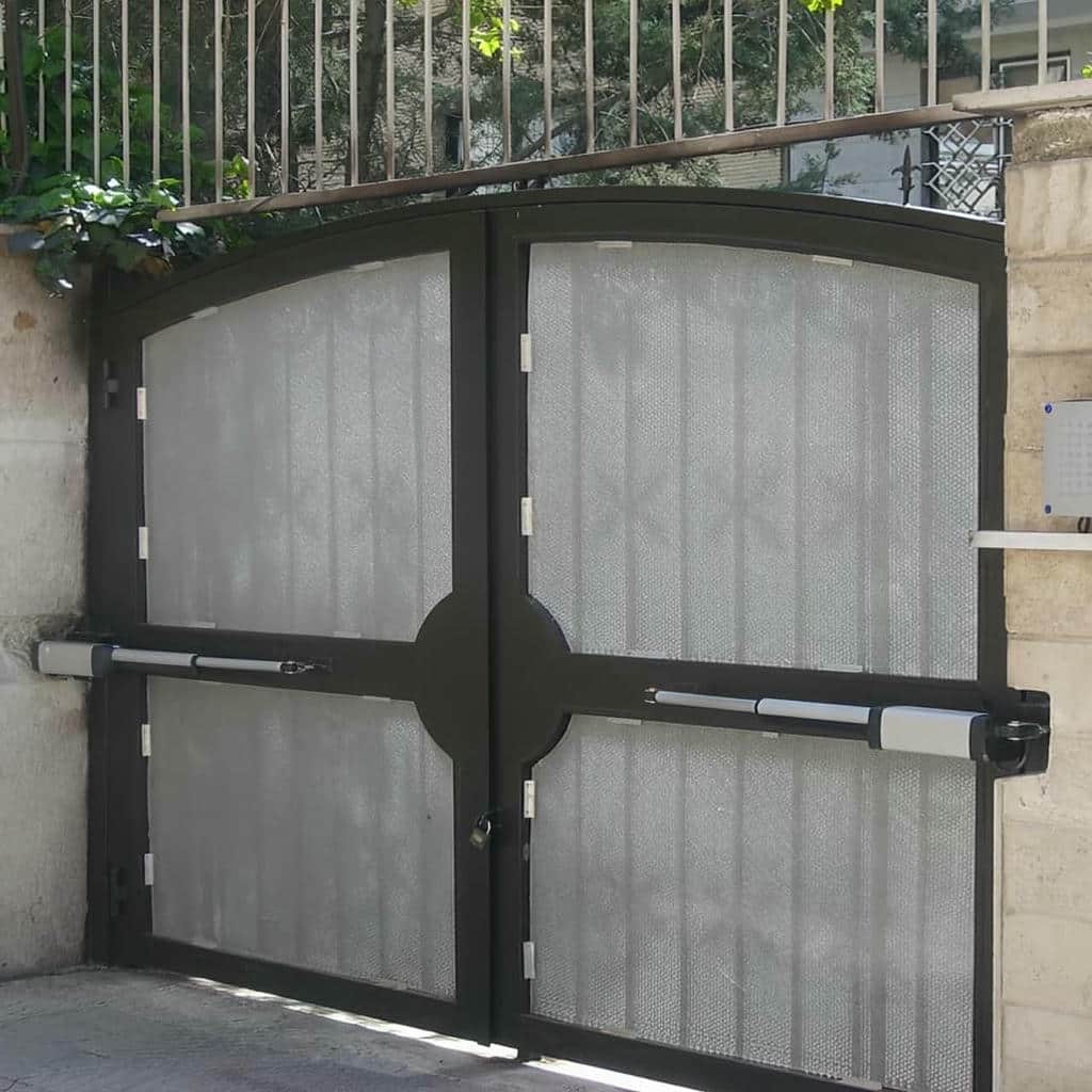 اجرای فتوسل جک پارکینگ ایمنی با سیم‌کشی محافظت‌شده