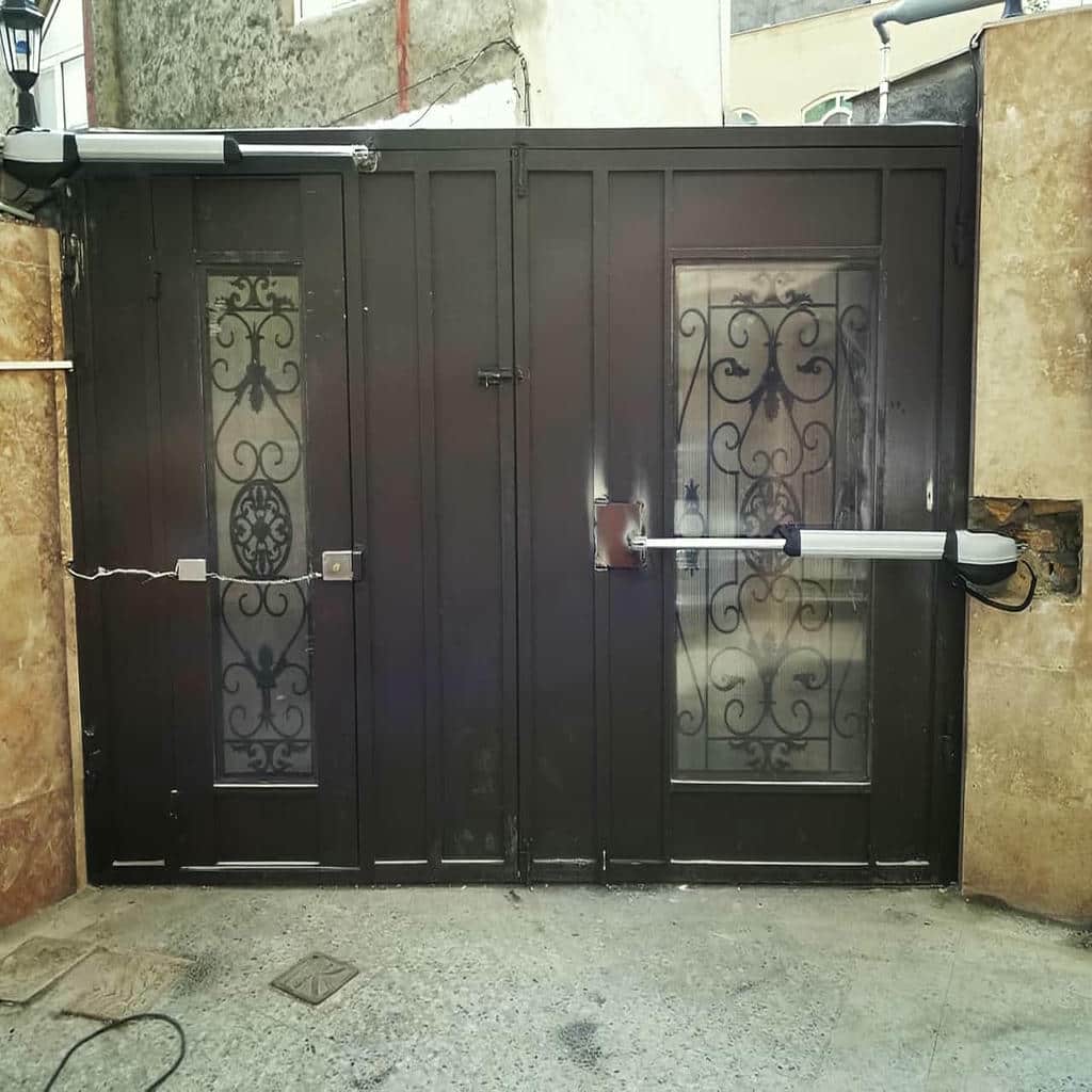 خرید درب برقی حیاط لولایی متناسب با عرض دهانه