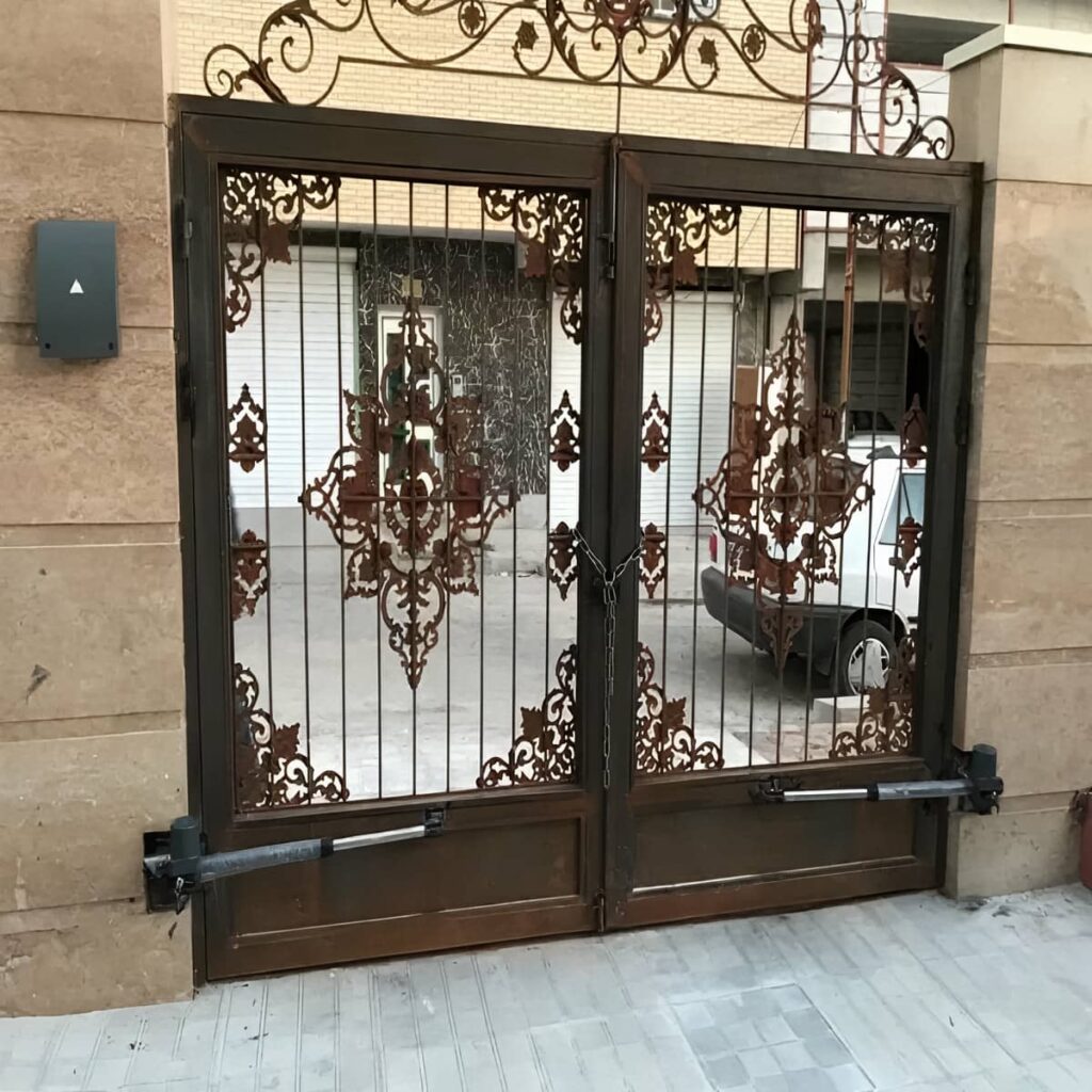 درب پارکینگ جک دار بازویی برای پروژه واقعی ورودی