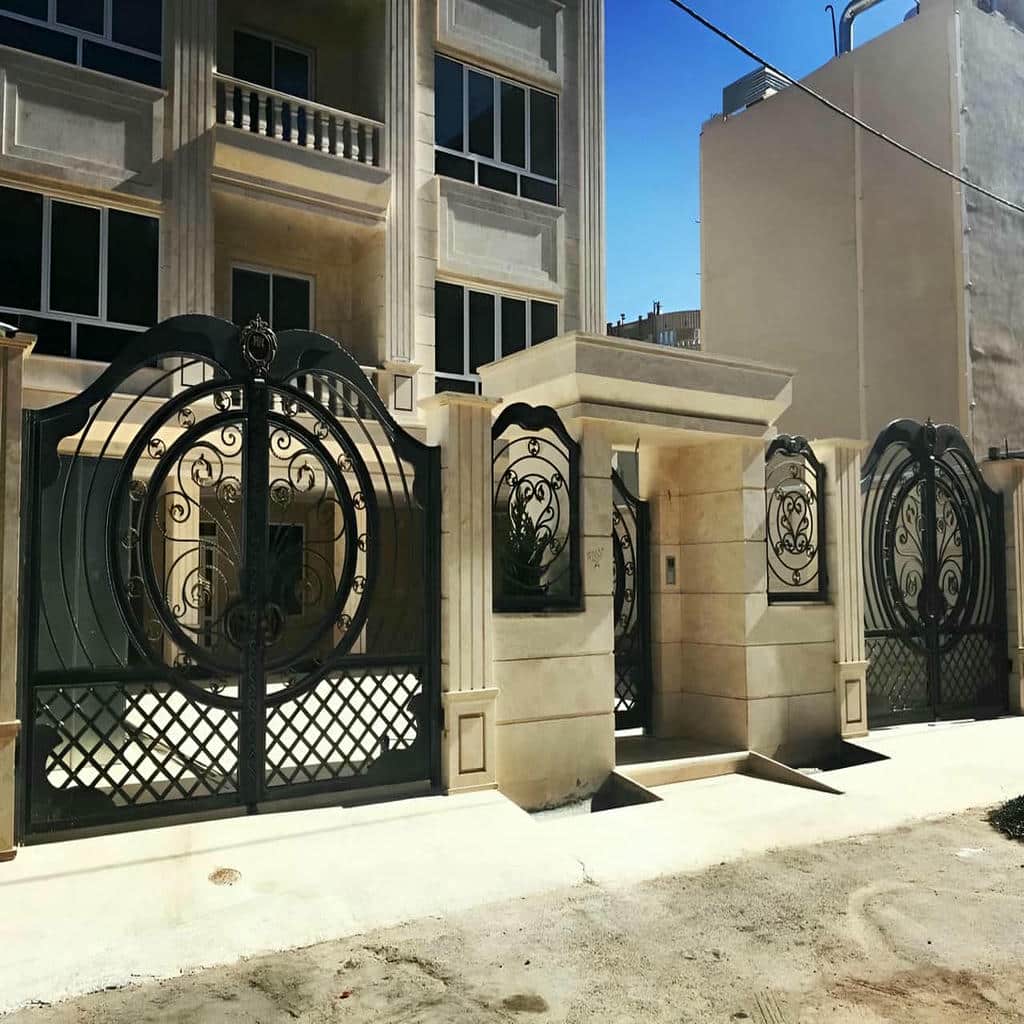 قیمت درب آهنی دو لنگه متناسب با جزئیات پروژه