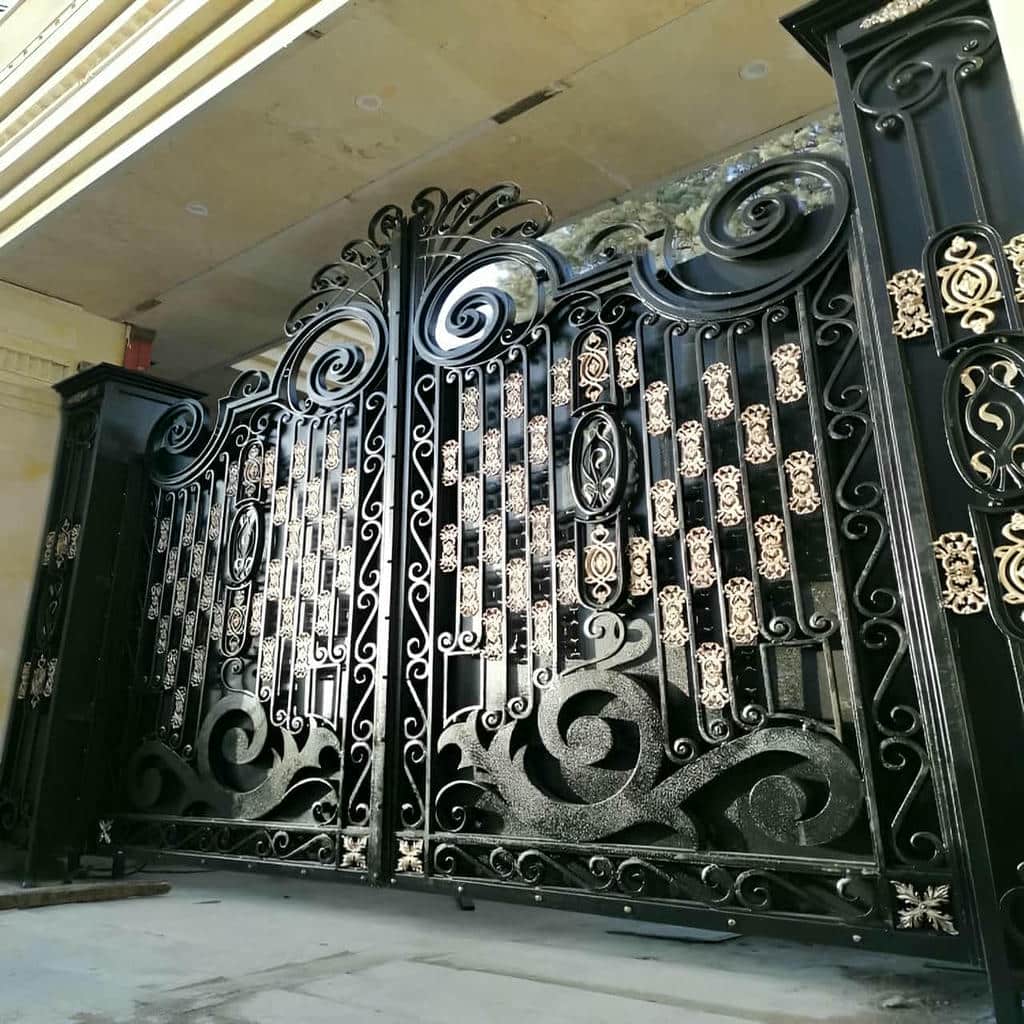 خرید درب فلزی مدرن پنل مشبک برای ورودی کم‌نور