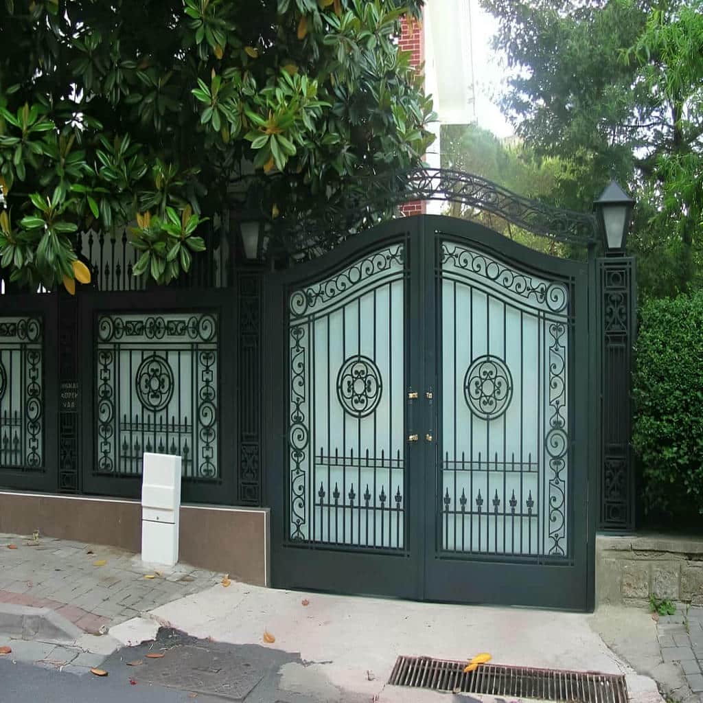 خرید درب ویلایی ورق پانچ برای پروژه با حریم کنترل‌شده