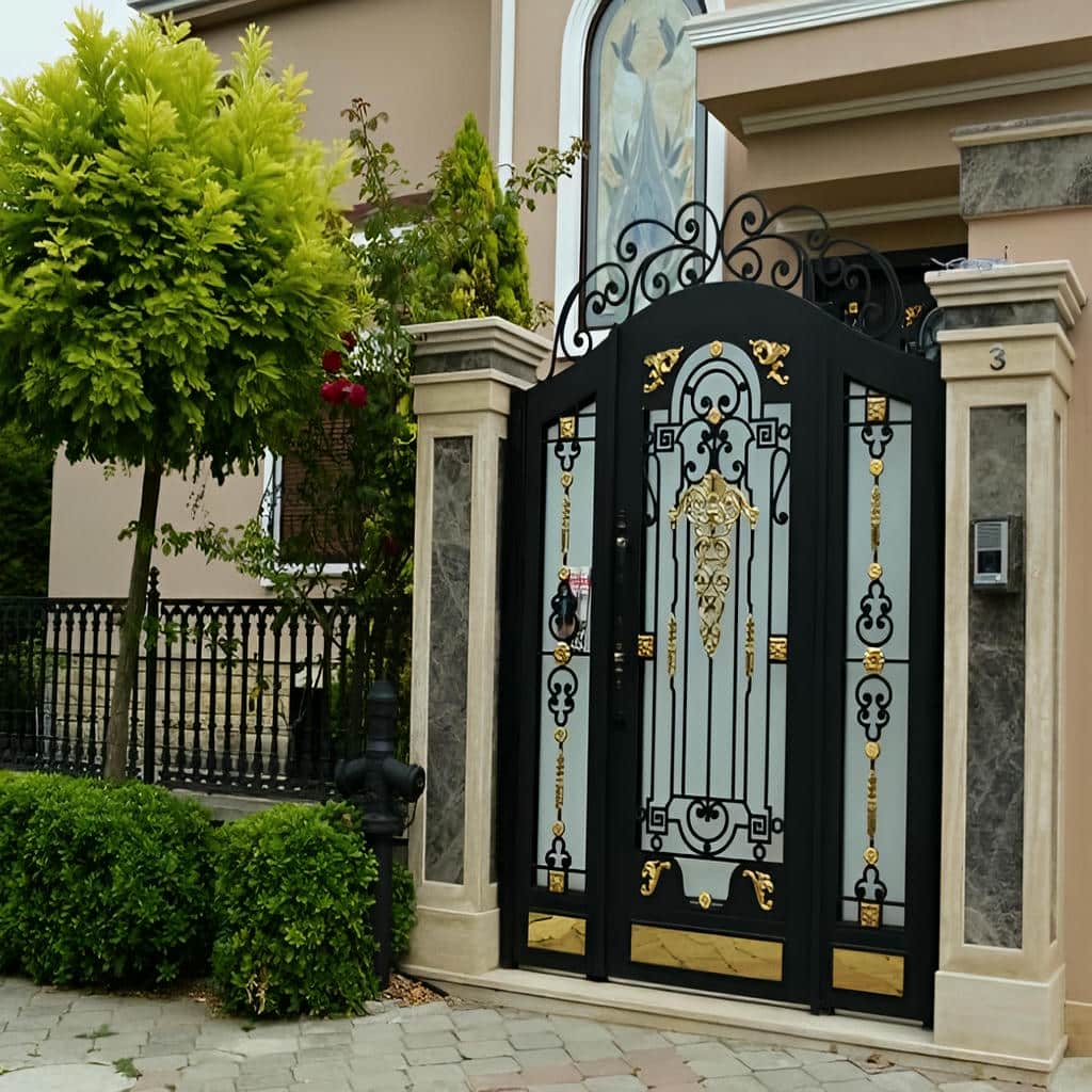 درب حیاط پانل دار شیاردار برای ورودی مدرن