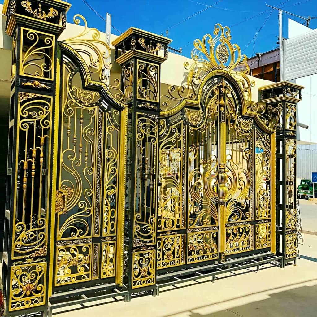 نصب درب ویلا مدرن نمای سنگی روی ستون آماده