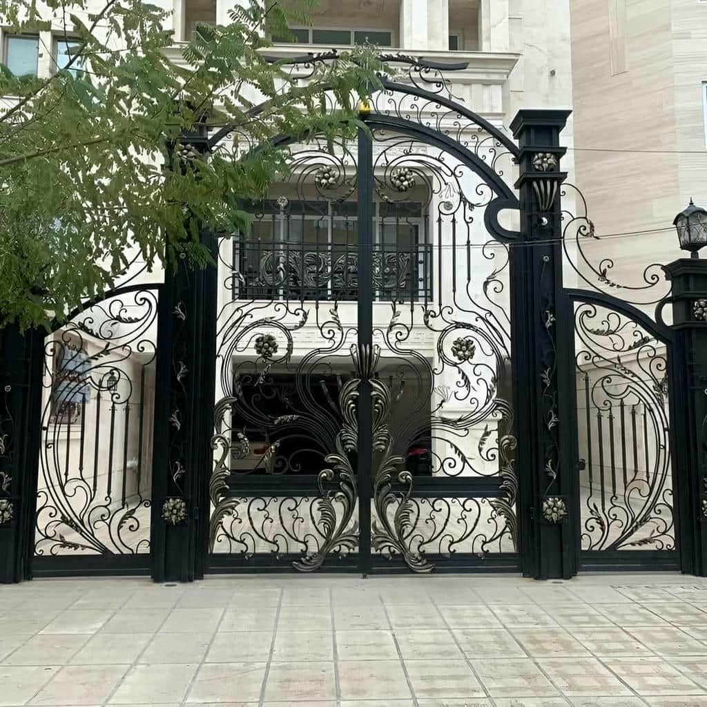 خرید درب آهنی شیک ورودی حیاط برای حیاط کم‌عمق