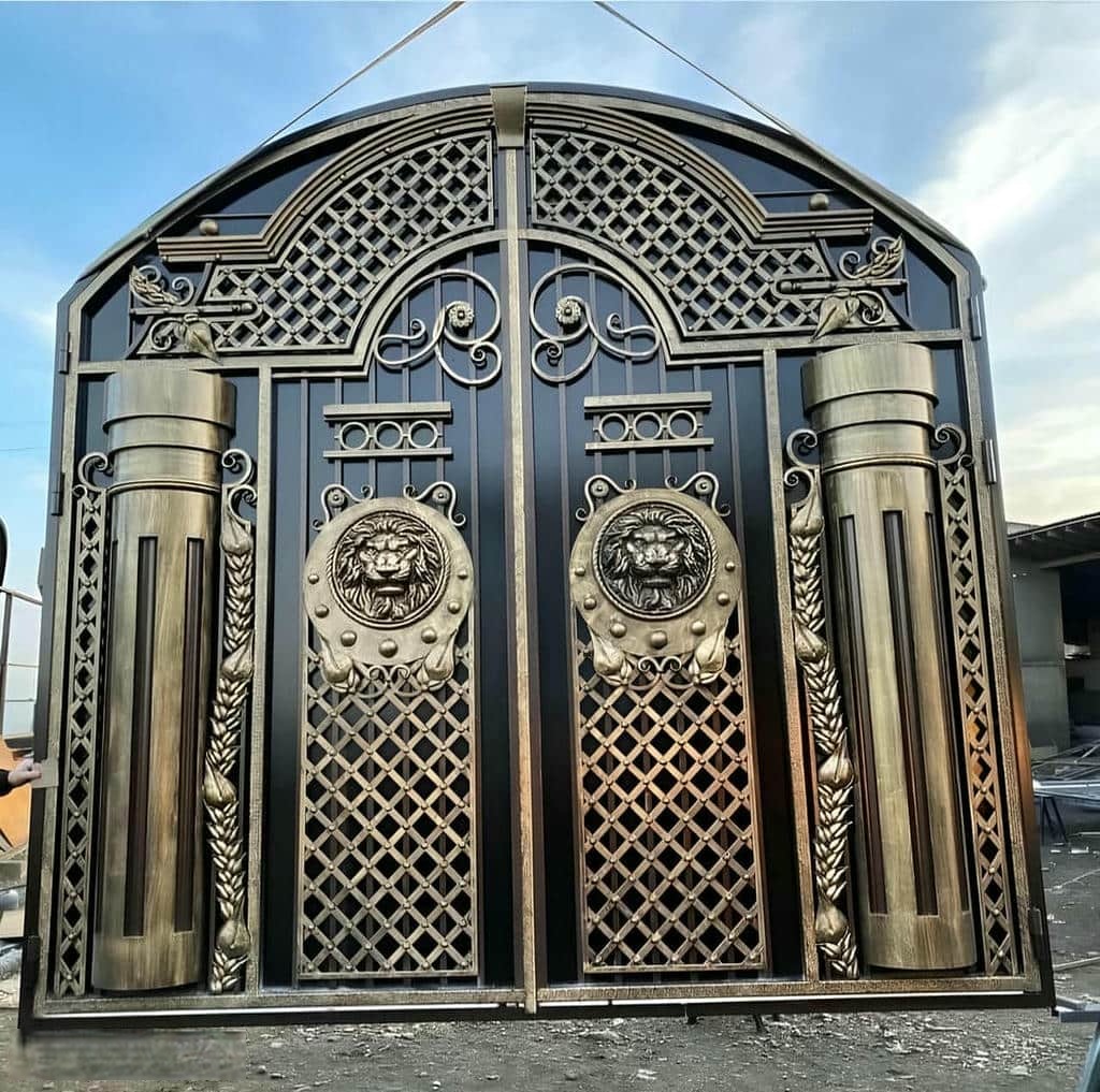 درب پارکینگ شاسی فلزی تقویت شده لووردار برای محوطه بادگیر