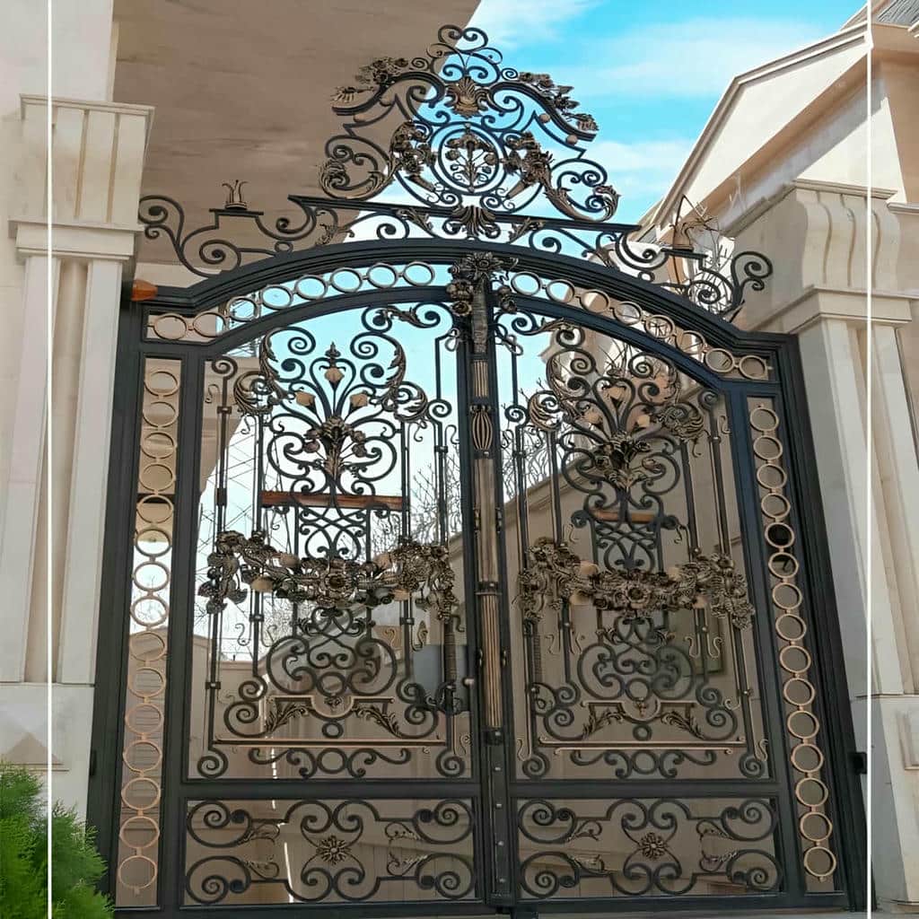 نصب درب آهنی برش لیزری ورودی روی دهانه آماده