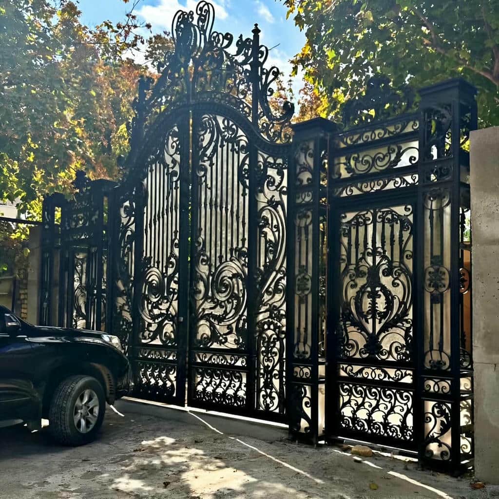 درب پارکینگ فلزی نمای ساختمان پروفیلی برای پروژه مدرن