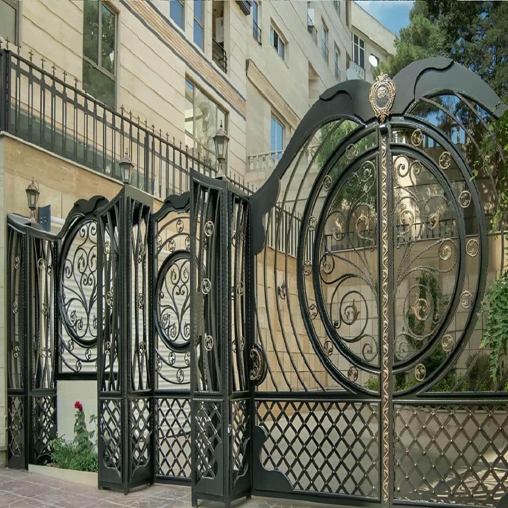 قیمت درب پارکینگ فرفورژه نمای رومی متناسب با تزئینات