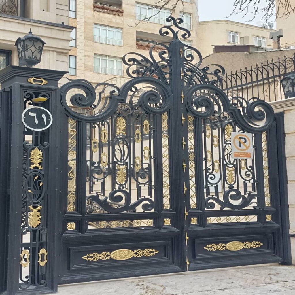 فروش درب حیاط فلزی دو لنگه برای ورودی پرتردد