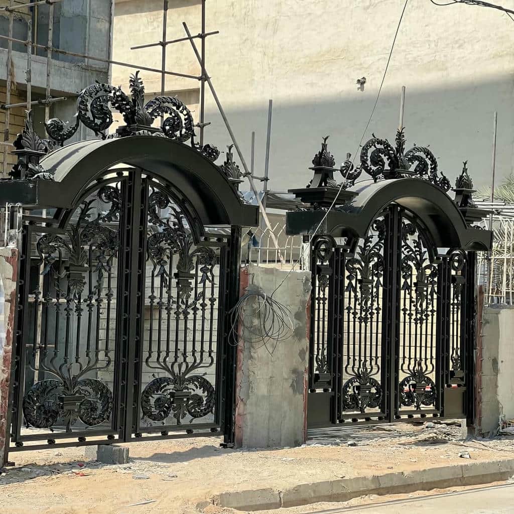 خرید درب حیاط پانل دار متناسب با شرایط ورودی