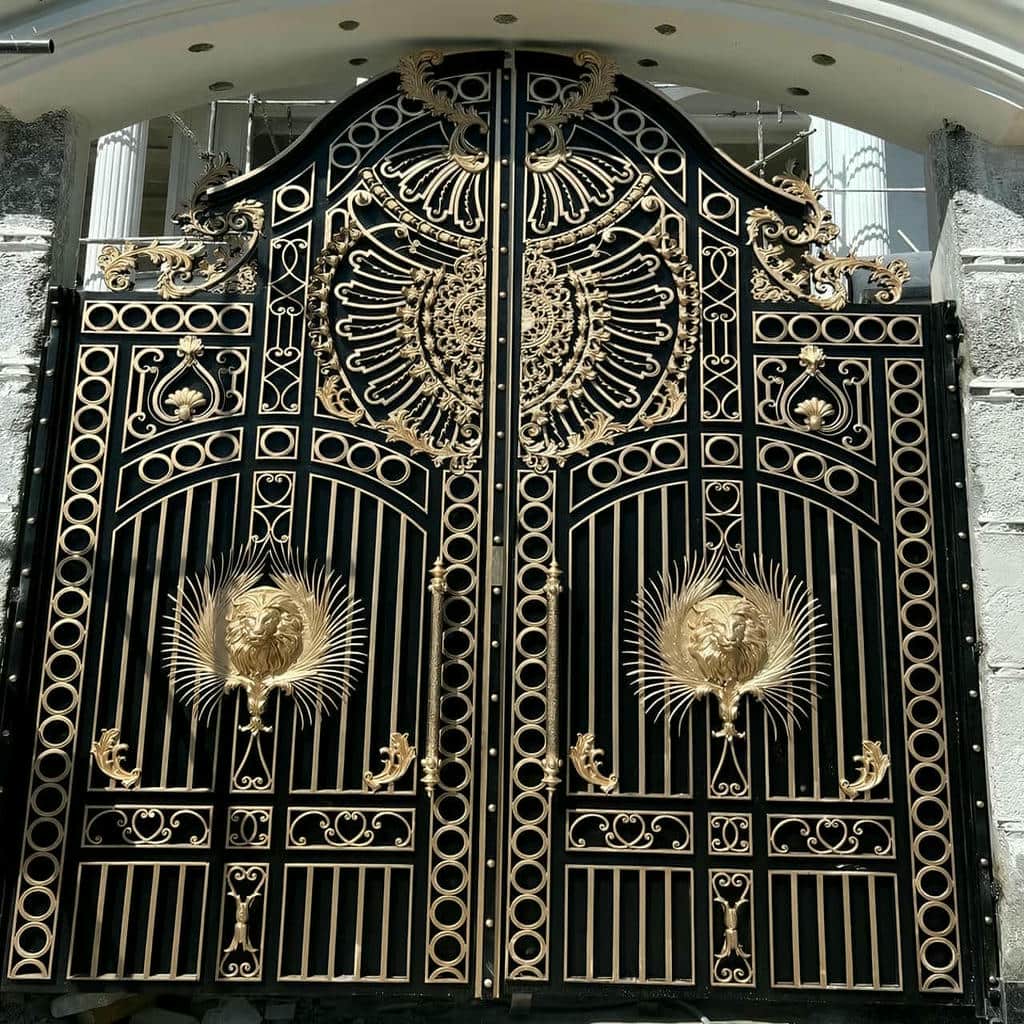 خرید درب پارکینگ فرفورژه نمای رومی بر اساس شرایط پروژه