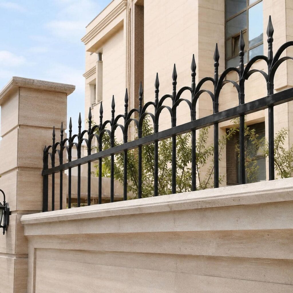 نصب حفاظ دیوار کوتاه حیاط روی کلاف مقاوم