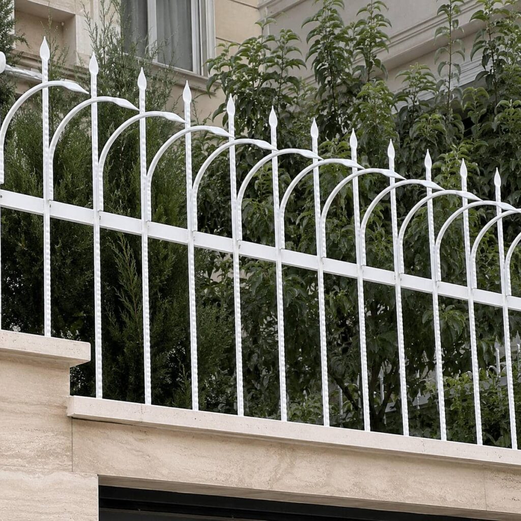 ساخت نرده حفاظ دیوار ساده برای تاج باریک