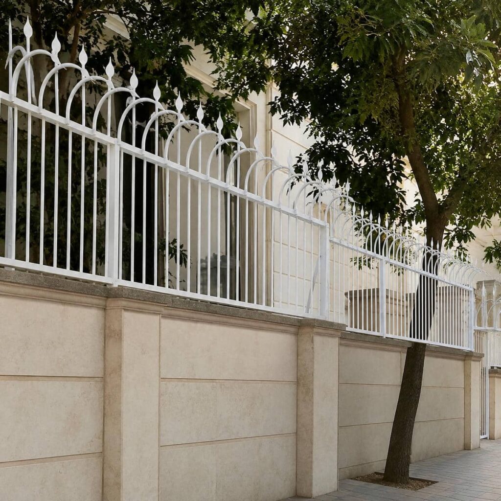 قیمت حفاظ دیوار حیاط مسکونی بر اساس شرایط اجرا