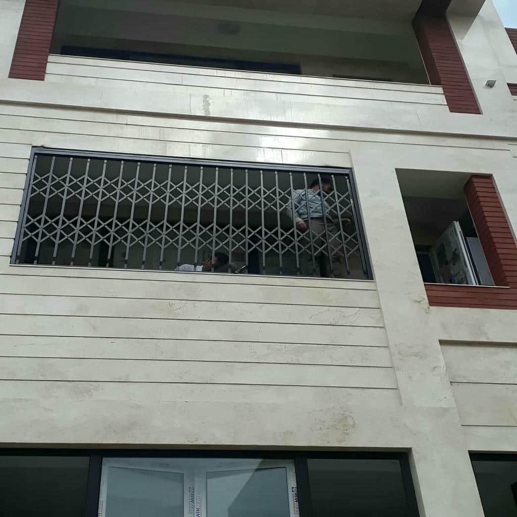 سفارش حفاظ پنجره متحرک کشویی تلسکوپی برای فضای محدود