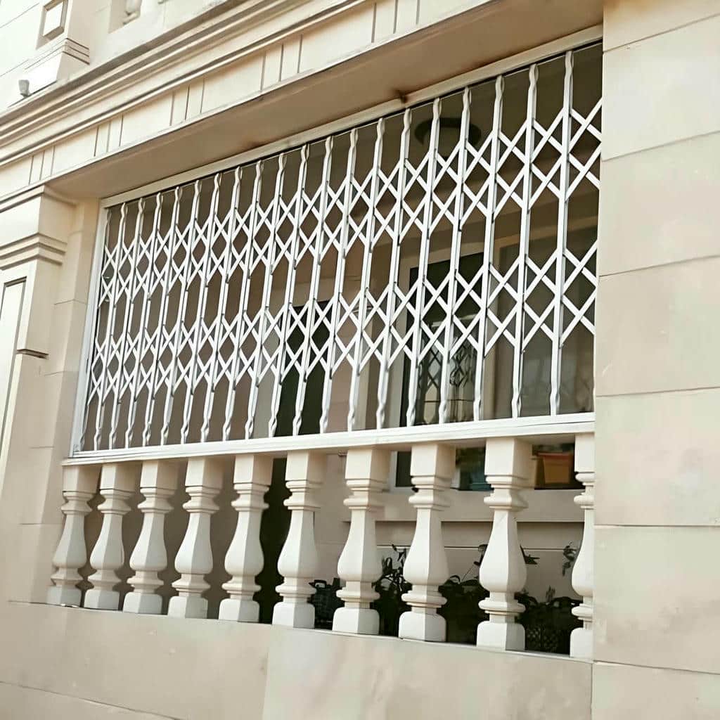 حفاظ پنجره متحرک کشویی تک‌لنگه برای پروژه دارای دیوار جانبی