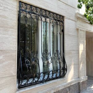 حفاظ پنجره آهنی نمای ساختمان مسکونی