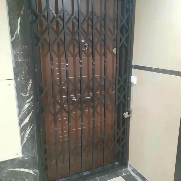 حفاظ پشت درب آپارتمان فلزی
