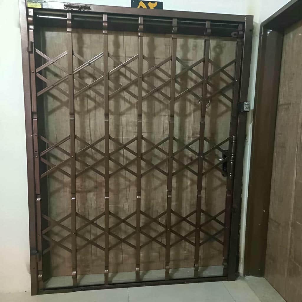 درب آکاردئونی آپارتمان