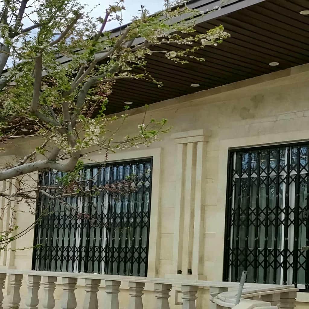 درب آکاردئونی فرفورژه ورودی