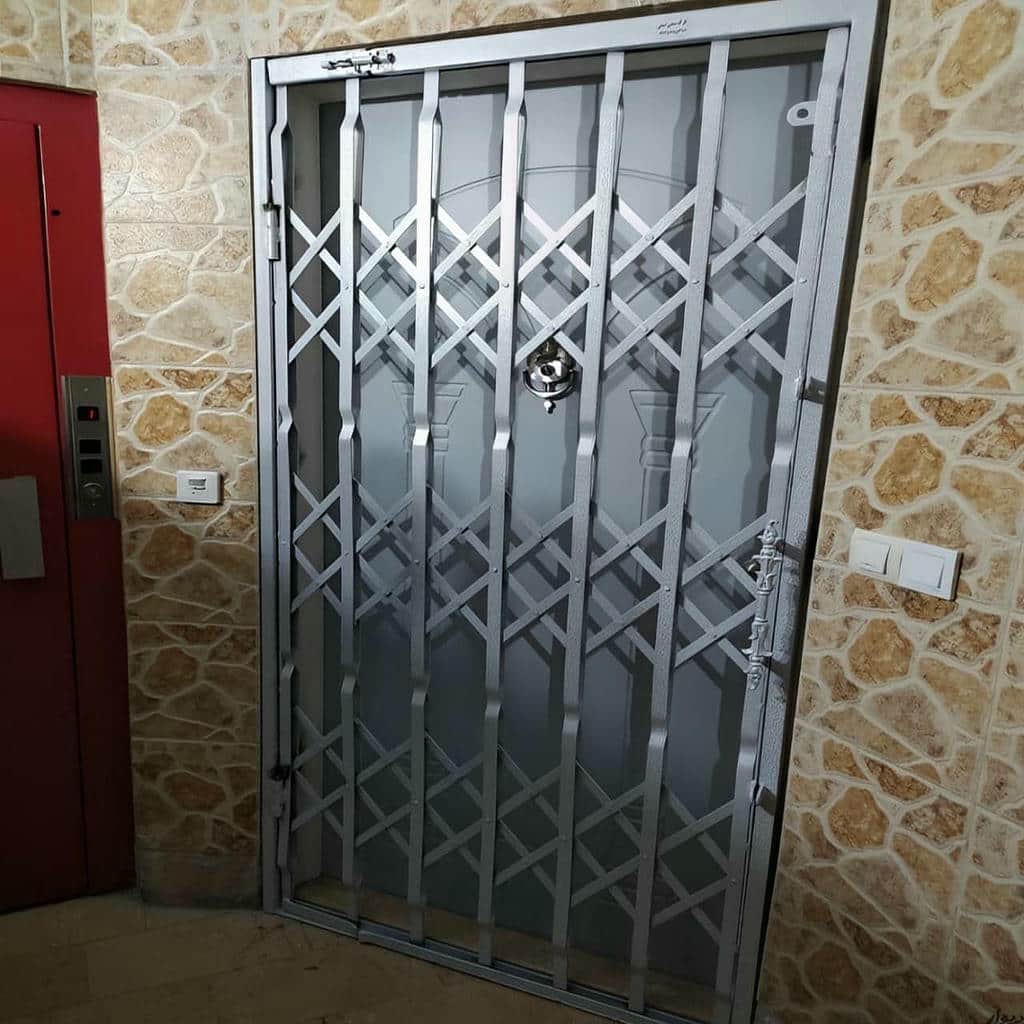 درب حفاظتی با جزئیات فرفورژه