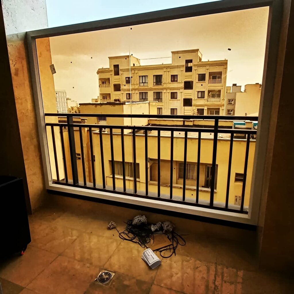 حفاظ بالکن ویلایی مدرن
