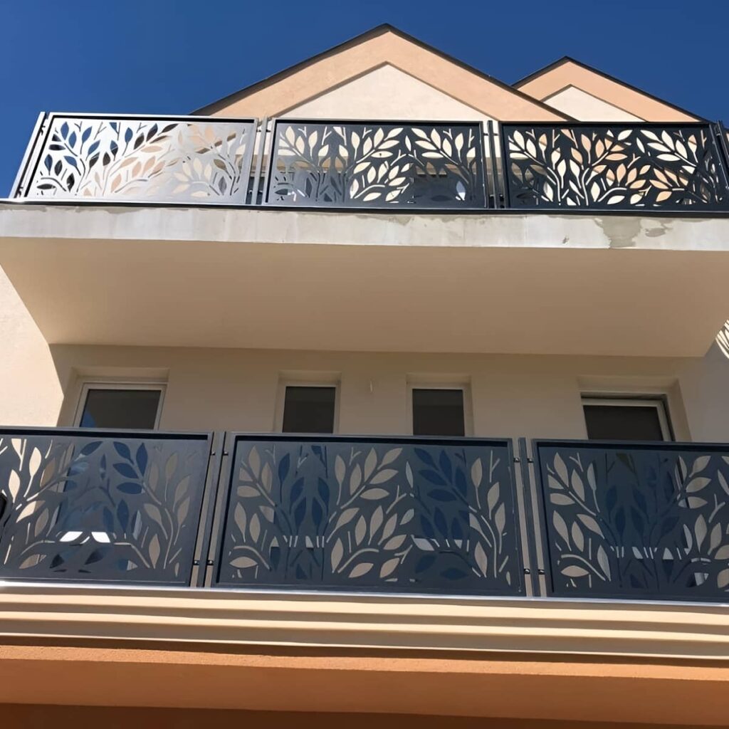 نرده فلزی مسیر عبور روزانه نرده فلزی مسیر عبور روزانه