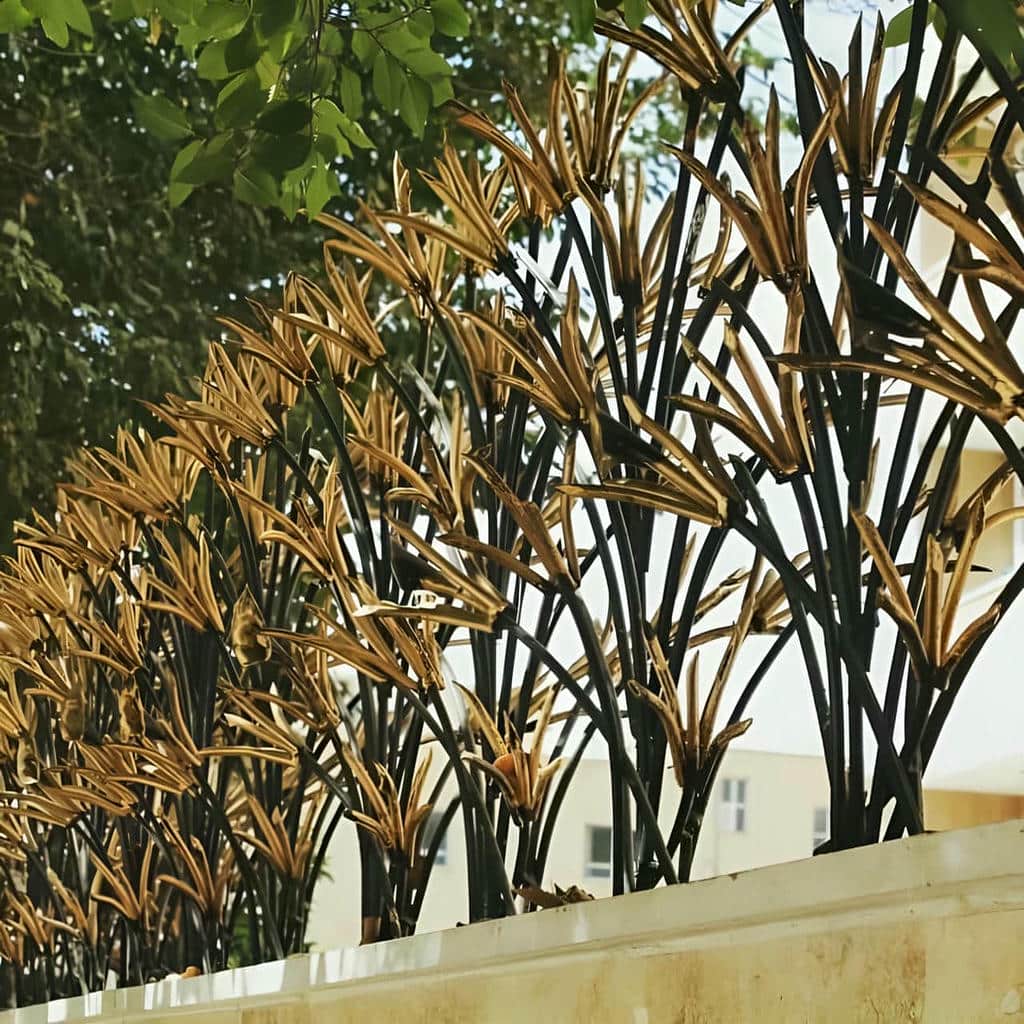 نرده لیلیوم کنار نمای ساختمان نرده لیلیوم کنار نمای ساختمان