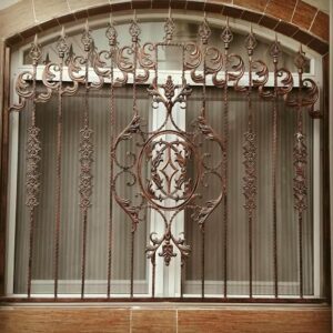 حفاظ پنجره فرفورژه نمای مجتمع مسکونی