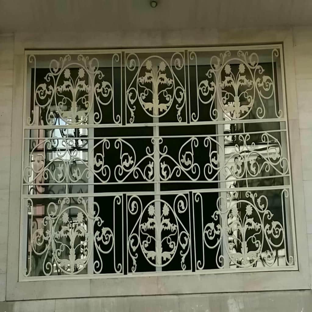 حفاظ پنجره آهنی با فرم ساده