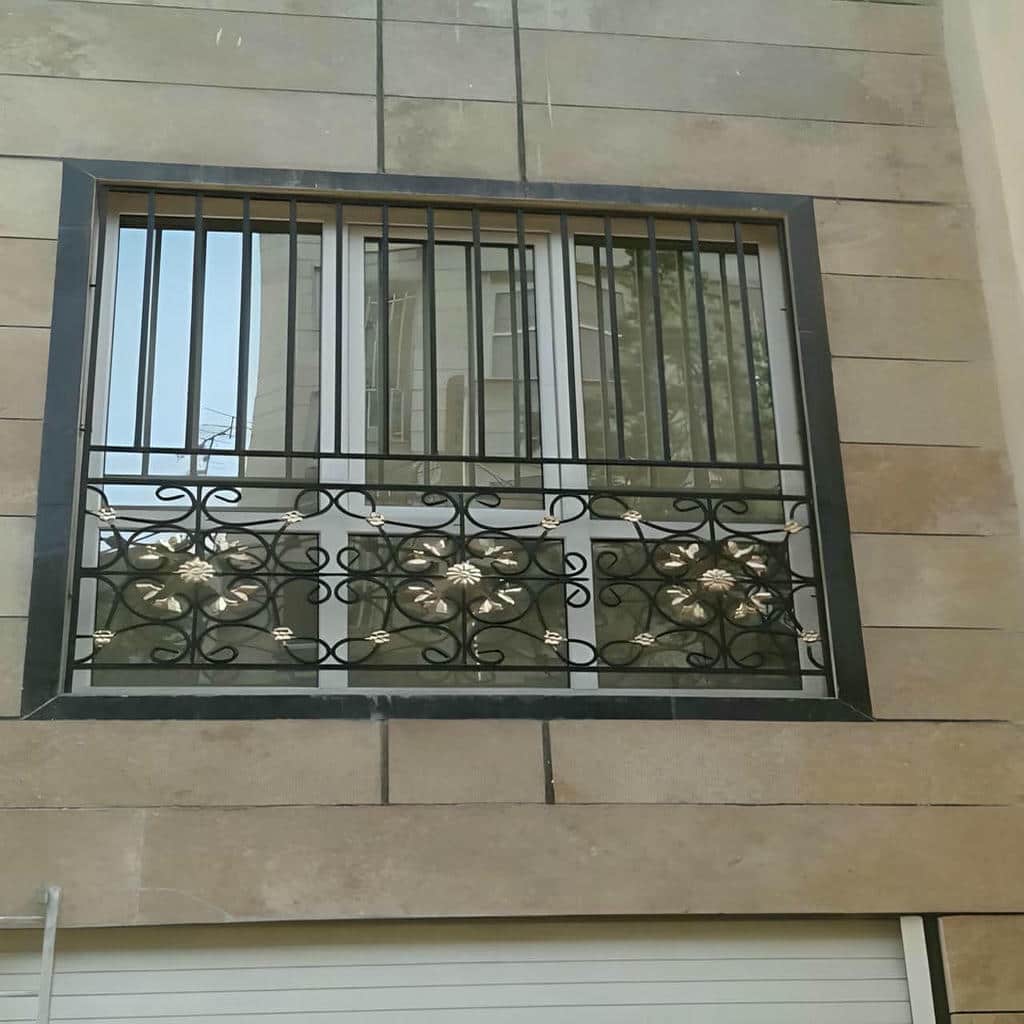 نرده پنجره با قاب فلزی