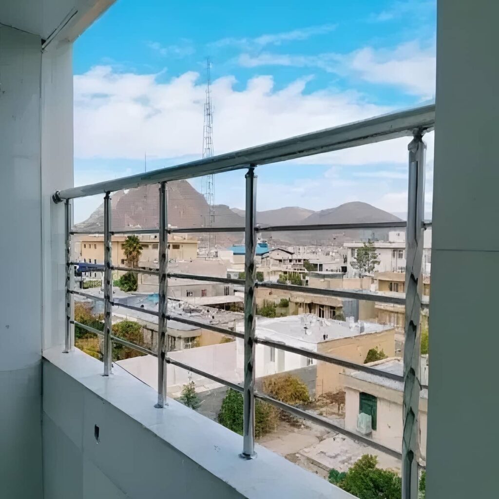 نرده تراس ساختمان مدرن