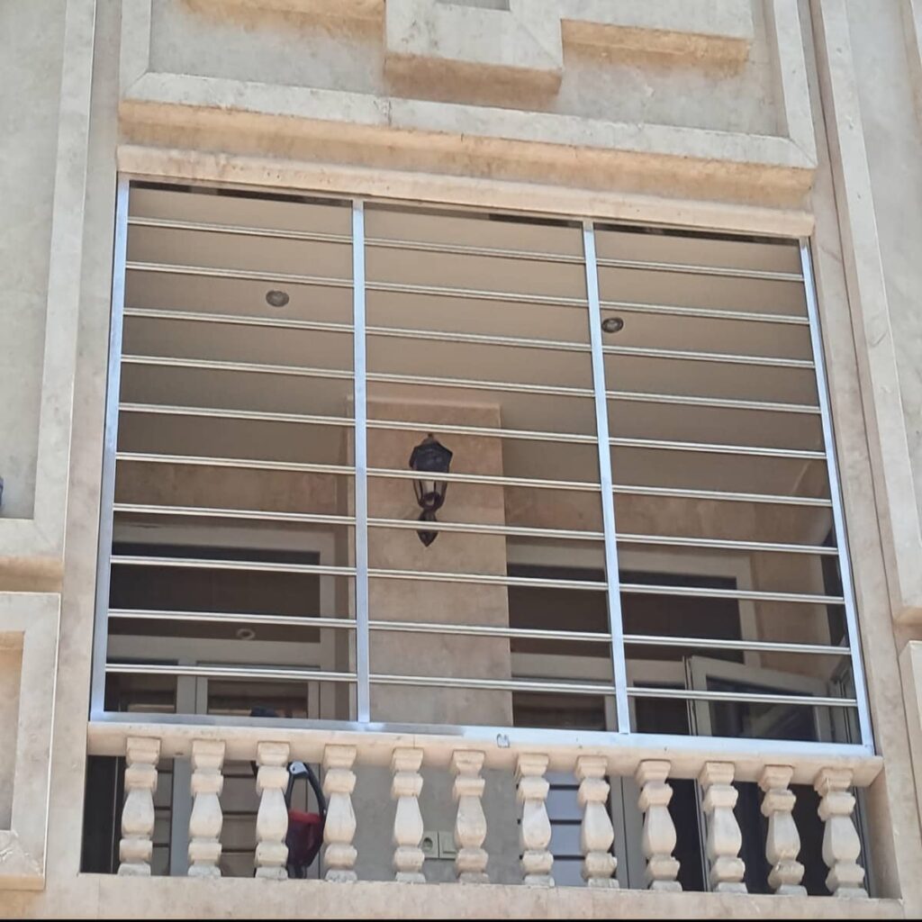 نرده کلاسیک بالکن با طرح سنتی