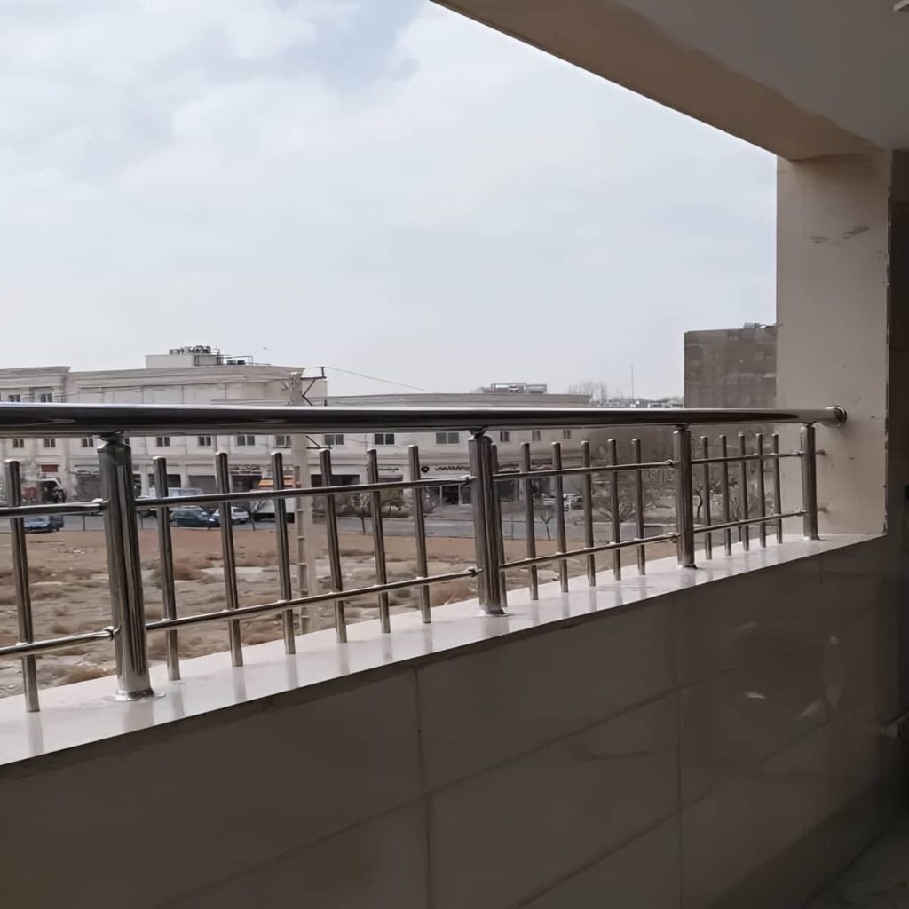 نرده پله ساختمان کوچک