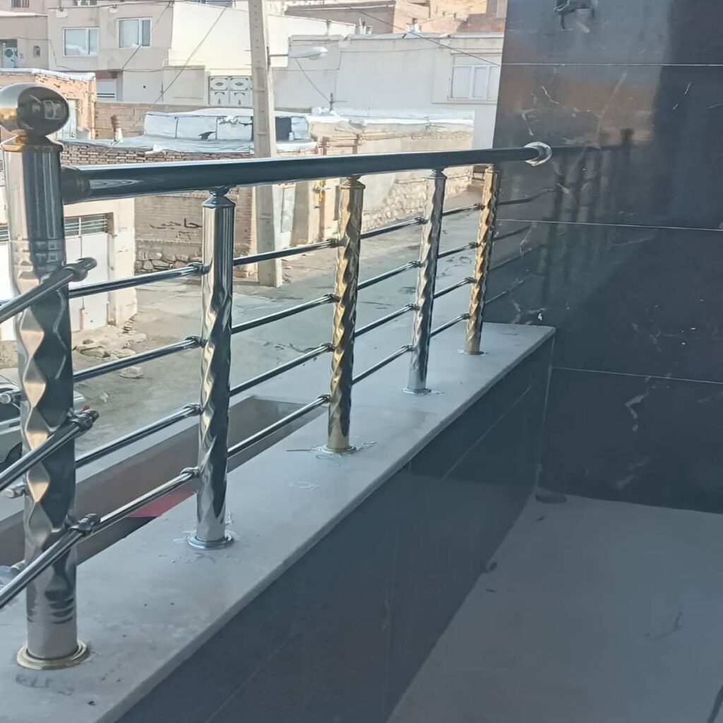 نرده پله کلاسیک با طرح چوبی