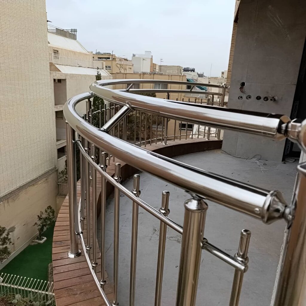 نرده راه پله با تکیه گاه ایمن