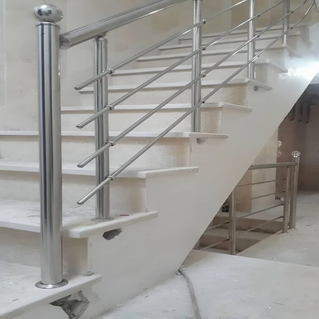 حفاظ استیل تراس ساختمان مدرن