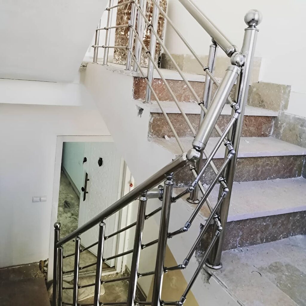 نرده استیل بالکن با سطح براق