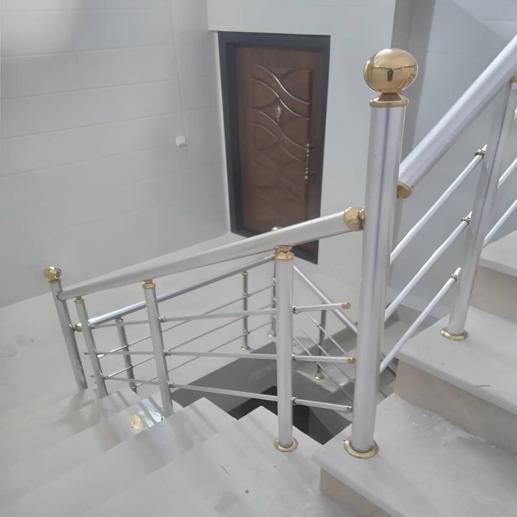 نرده استیل با اتصال مقاوم