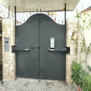 اپراتور درب پارکینگ با نمای مدرن