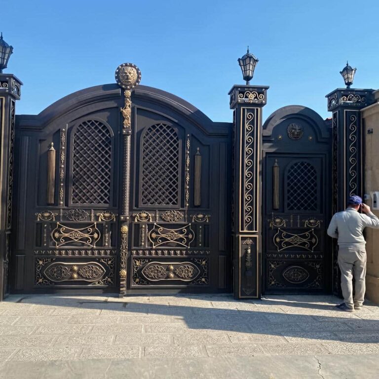 درب پارکینگ فلزی هماهنگ نما