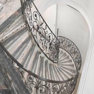 نرده فرفورژه راه پله فلزی با طرح کلاسیک